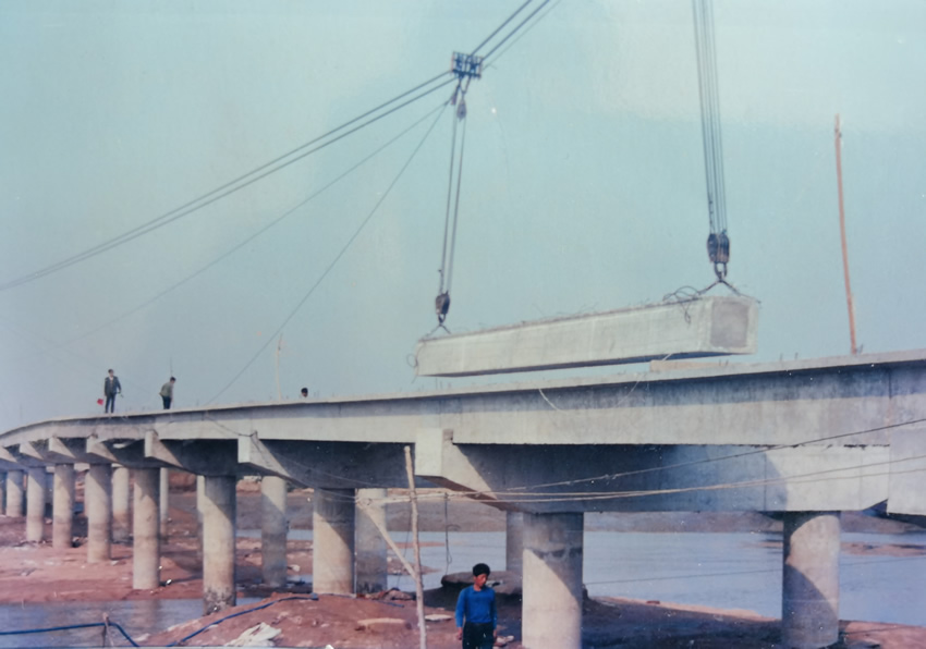 川子河交通桥吊装